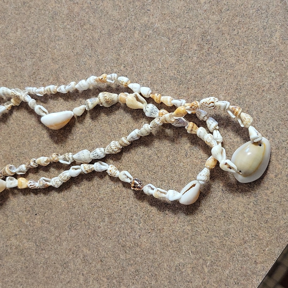 2 necklaces - Picture 2 of 3